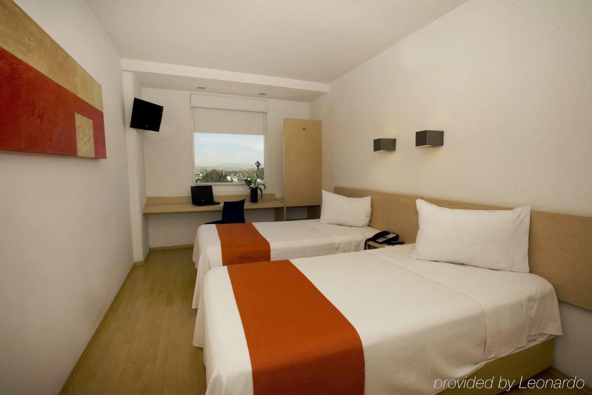 One Queretaro Plaza Galerias Hotel Room photo