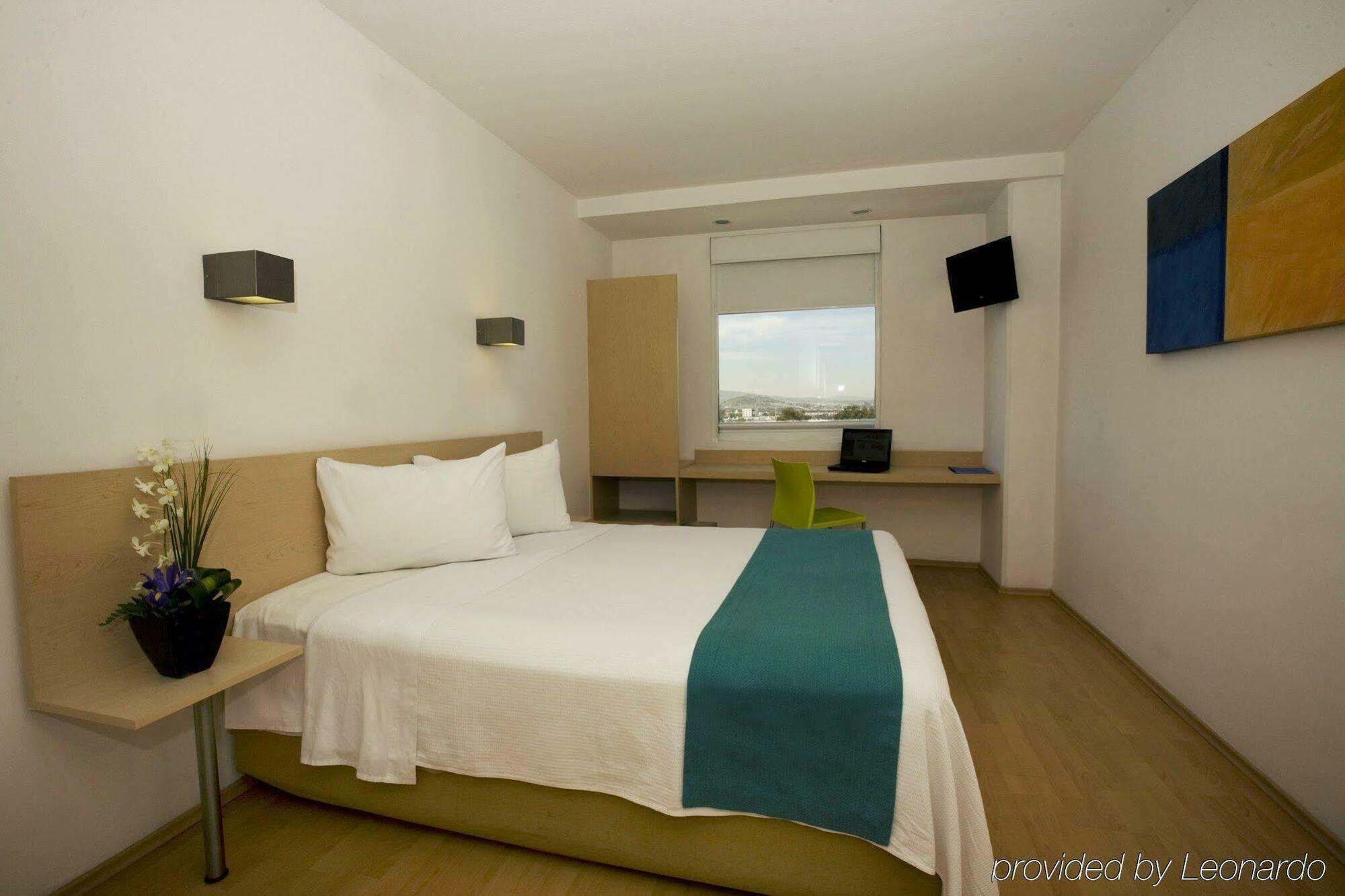 One Queretaro Plaza Galerias Hotel Room photo